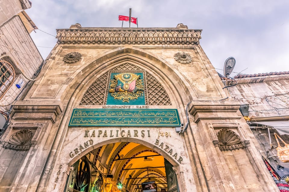 Istanbul: Best City Highlights Guided Tour with Tukish Lunch - Sultan Ahmed Mosque and Sultanahmet Square: The Blue Mosque Moment
