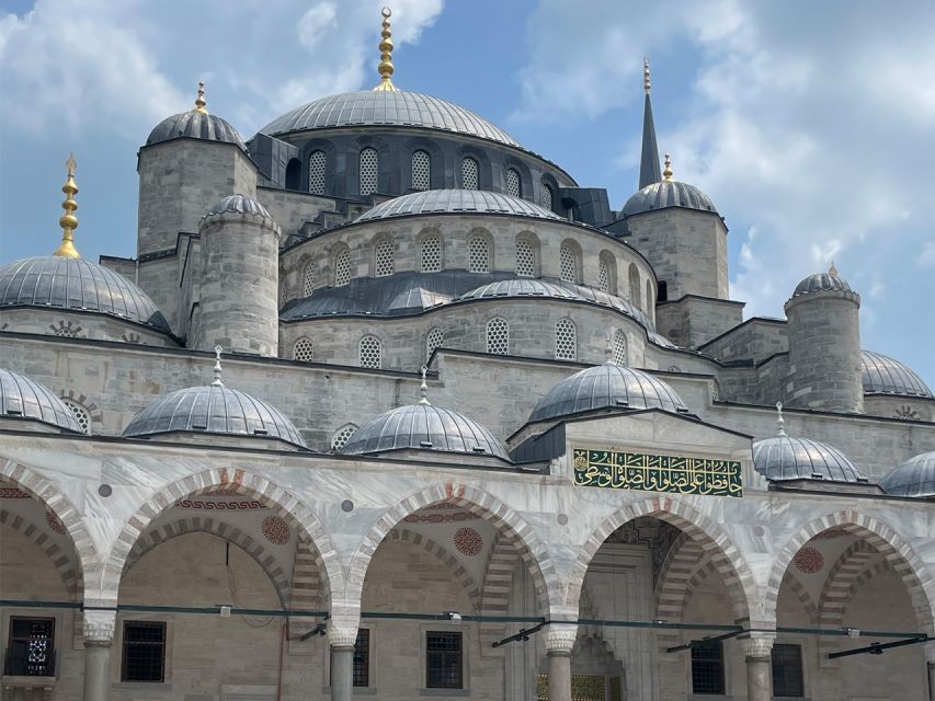 Istanbul Blue Mosque Guided Tour - Entering the Blue Mosque: dress code, shoes, and quick reality checks