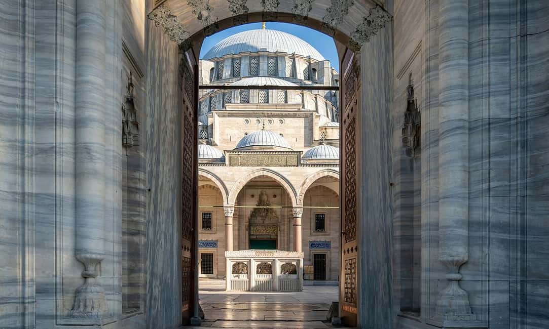 Istanbul: Blue Mosque Guided Tour & Süleymaniye Audio Guide - Why this Blue Mosque + Süleymaniye combo fits a 1-day Istanbul schedule