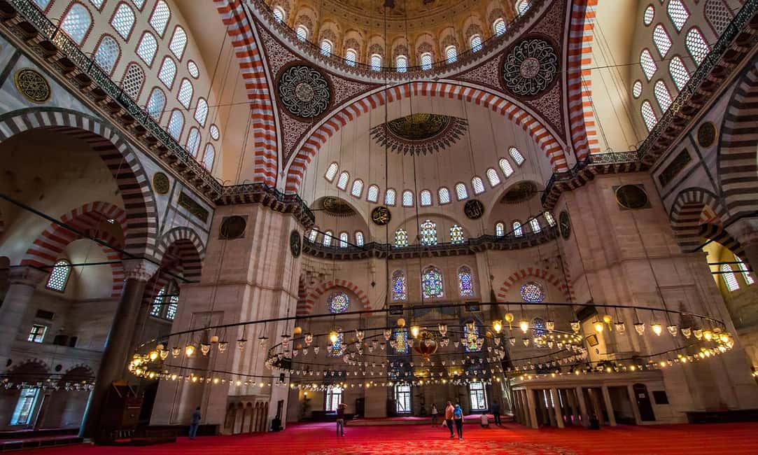 Istanbul: Blue Mosque Guided Tour & Süleymaniye Audio Guide - Walking from Blue Mosque area to Süleymaniye: built-in downtime and city views