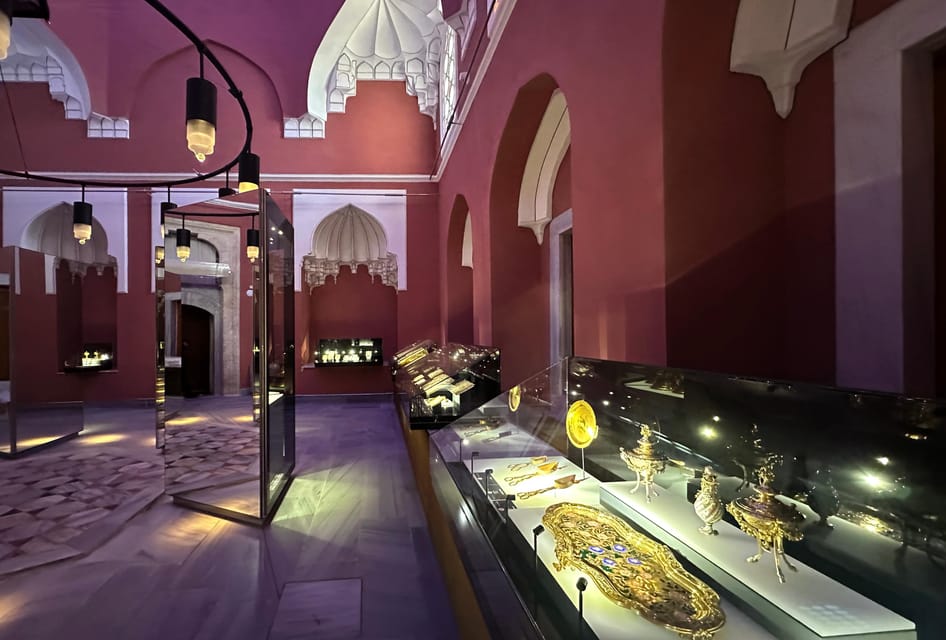 Istanbul: Blue Mosque, Hagia Sofia & Topkapi Palace Day Tour - The Sultans’ Tombs: Quiet Space, Heavy Power