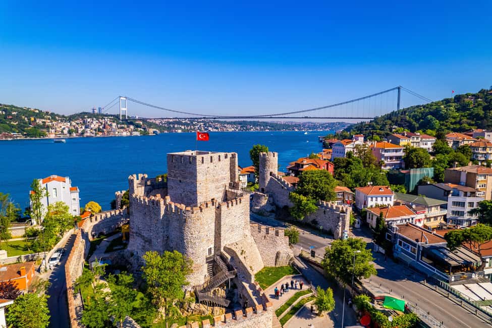 Istanbul: Boat Cruise w/ Snacks & Anatolian Fortress Visit - Cruising the European Bosphorus: palaces, a mosque, and bridge views