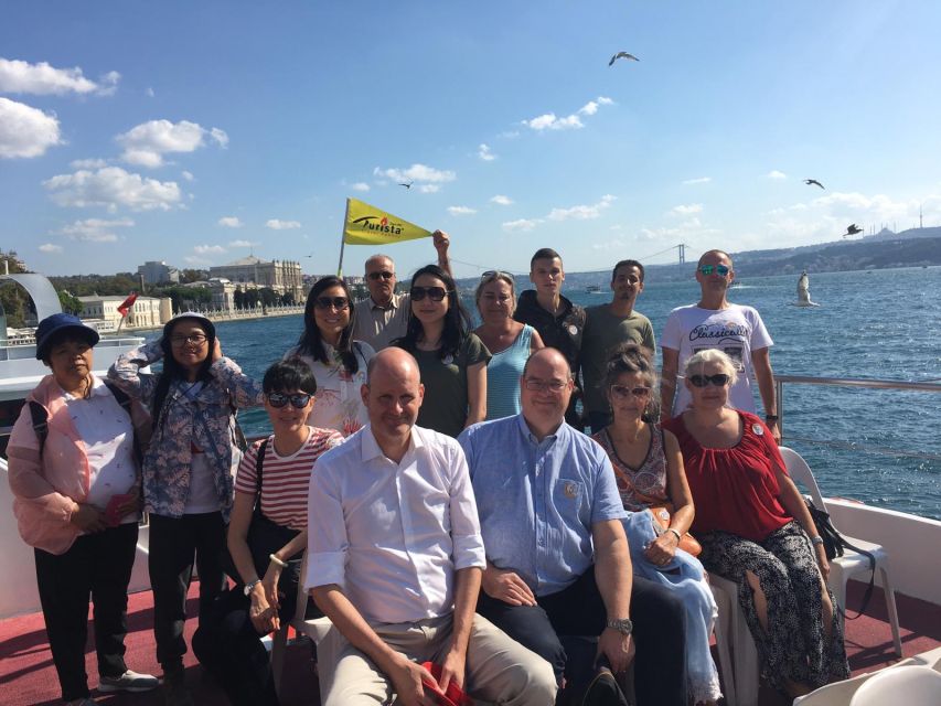 Istanbul: Bosphorus and Golden Horn Boat Tour with Guide - Bosphorus stretch: palaces, fortresses, wooden villas, and the Europe–Asia split
