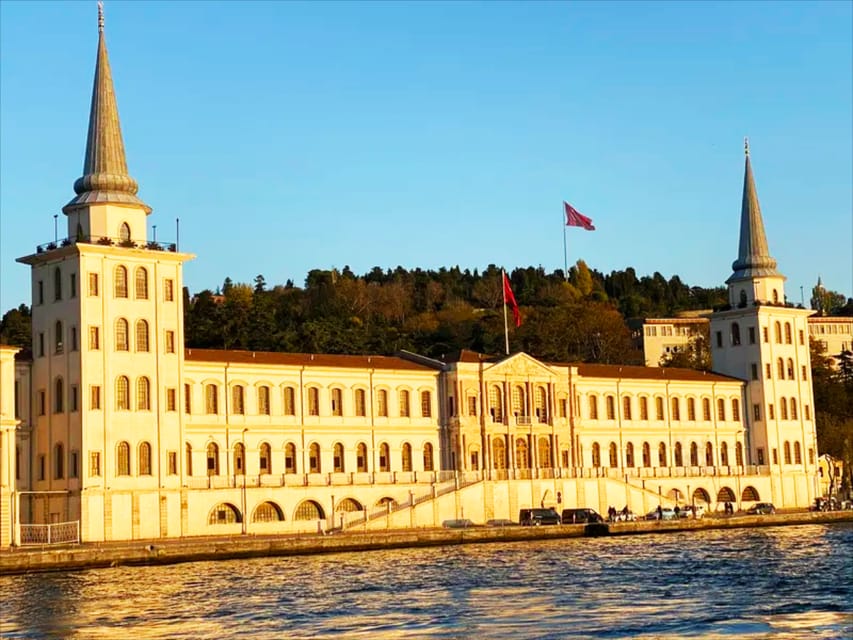 Istanbul: Bosphorus and Golden Horn Sunset Yacht Cruise - Beylerbeyi Palace, Üsküdar, and the approach to Maiden’s Tower