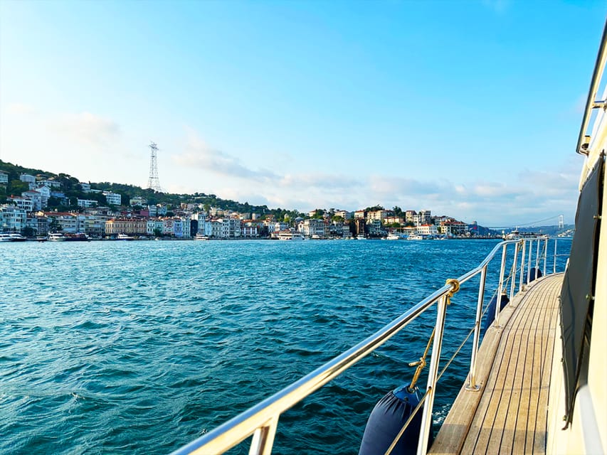 Istanbul: Bosphorus and Golden Horn Sunset Yacht Cruise - Golden Horn sunset: where the cruise turns from scenery into story