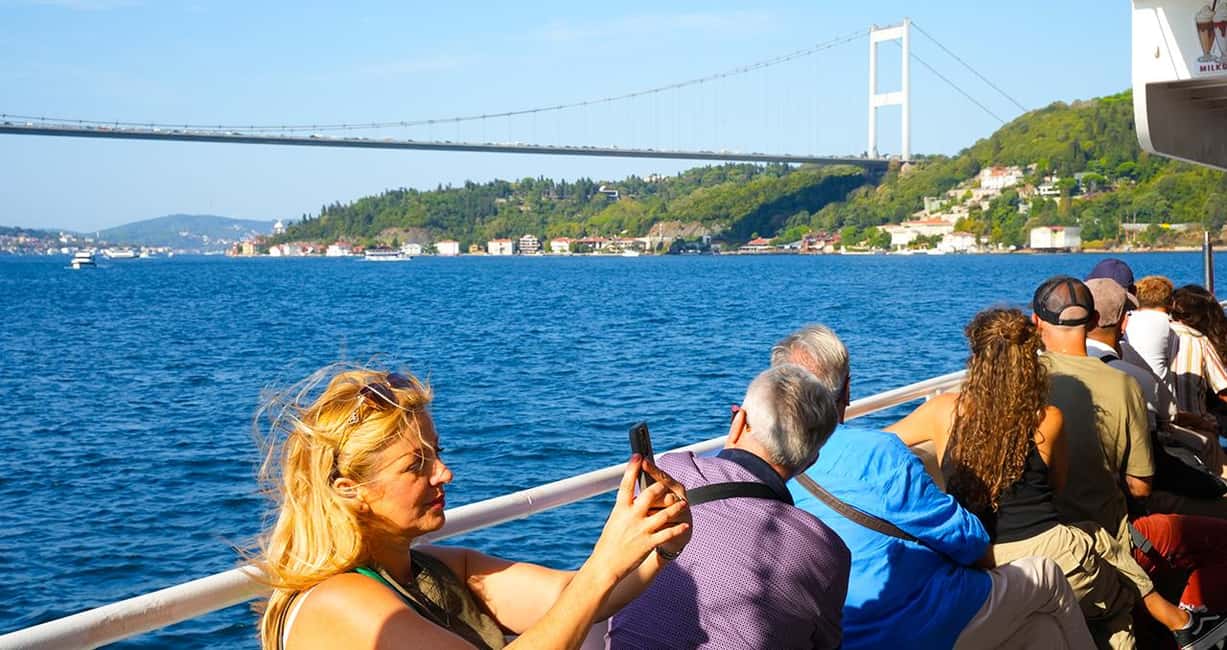 Istanbul: Bosphorus and Golden Horn Tour with Live Guide - Price and Value at Around $14