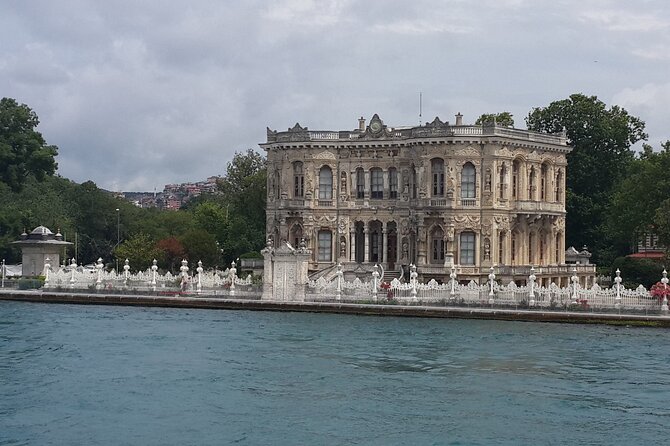 Istanbul Bosphorus and Two Continents Tour - Asian-side highlights: yali mansions and Beylerbeyi Palace
