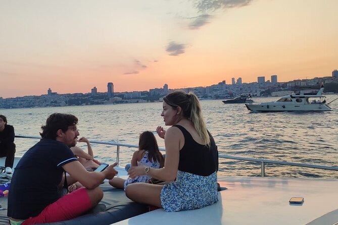 Istanbul Bosphorus Boat Cruise Tour ( MORNİNG or SUNSET ) - Getting There: Pickup by Air-Conditioned Coach (and the Return Plan)