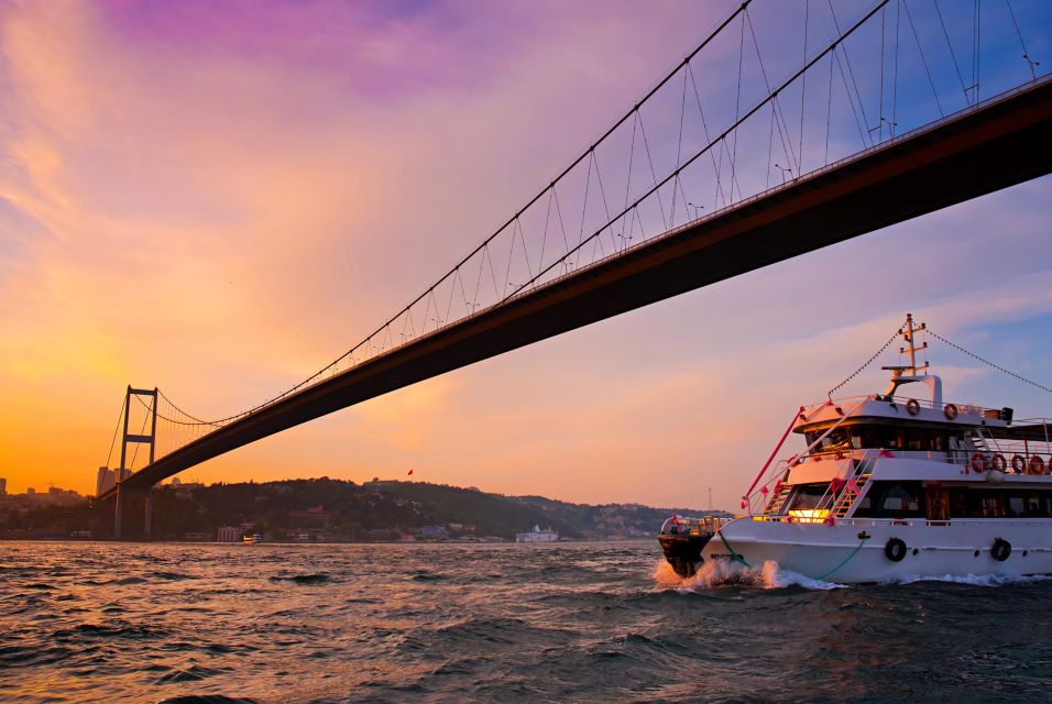 Istanbul: Bosphorus Boat Tour and Two Continents with Lunch - Guide Quality and Group Comfort (Why It Can Make or Break the Day)