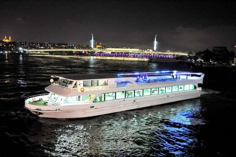 Istanbul: Bosphorus Dinner Cruise with Live Entertainment - The night view playlist: Dolmabahçe, Ortaköy, Rumeli Fortress, and beyond
