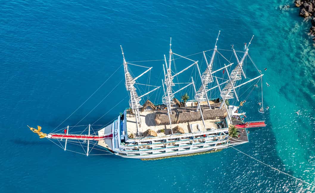 Istanbul Bosphorus Dinner Cruise with Turkish Night - Pirate Lunch and Turkish Night Dinner: Food and Entertainment Reality Check