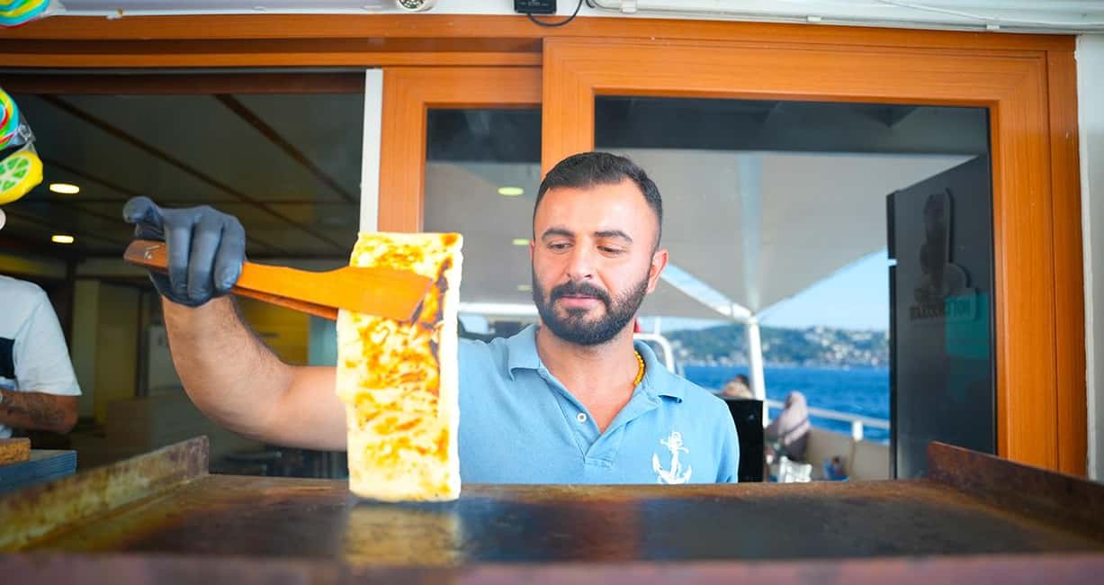 Istanbul: Bosphorus & Golden Horn Cruise Daytime or Sunset - Meeting at Chimney Bistro and getting to the pier without stress
