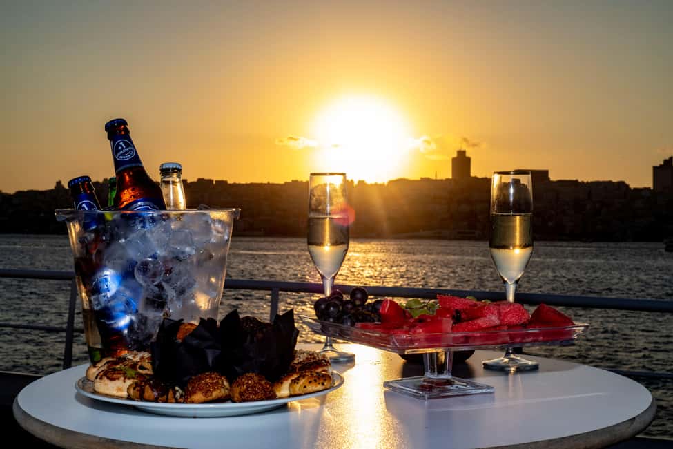Istanbul: Bosphorus Lunch Cruise with Guide & Drinks - Your On-Board Meal: What the Lunch Includes (and What It Doesn’t)