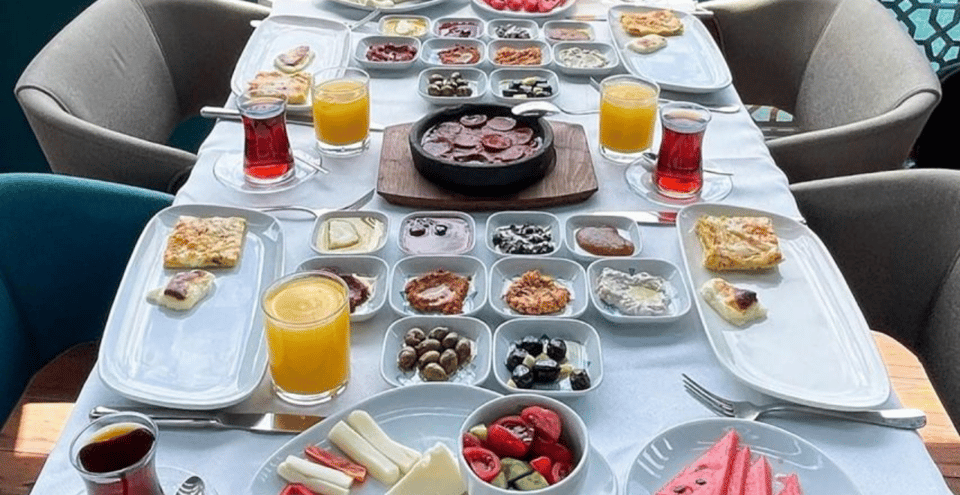 Istanbul: Bosphorus Morning Cruise with Breakfast - Meeting point at Kabataş: the simple route to boarding