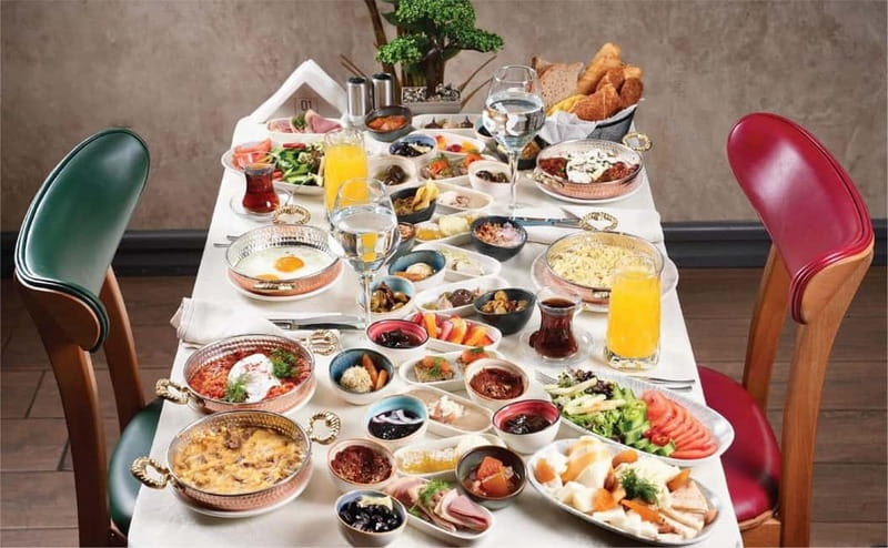Istanbul: Bosphorus Morning Cruise with Breakfast - Getting breakfast right: what you’re actually eating onboard