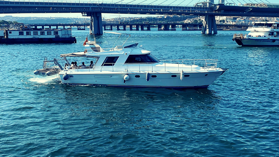 İstanbul: Bosphorus Private Yacht Cruise with Tea and Coffee - Who should book this Bosphorus private cruise