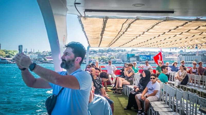 Istanbul: Bosphorus Sightseeing Cruise Tour with Audio Guide - Fortresses and Bridges: From Rumeli Fortress to Fatih Sultan Mehmet Bridge