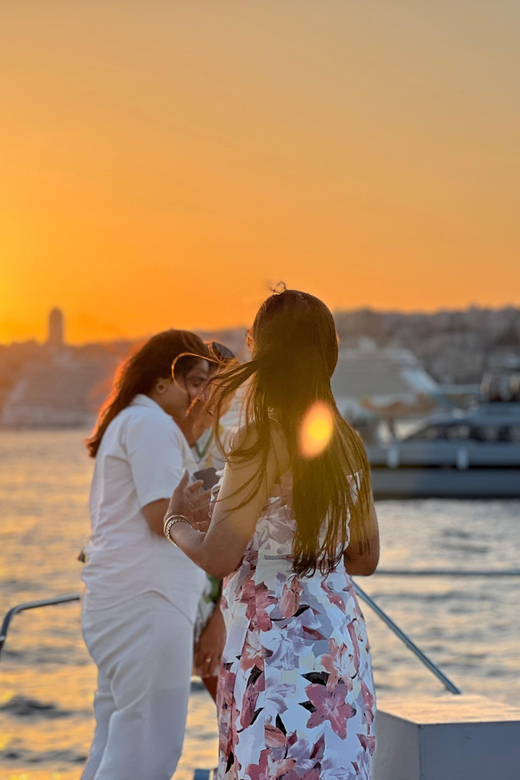 Istanbul: Bosphorus Sunset Cruise on a Luxury Yacht - Crossing the bridges: Bosphorus Bridge and the Fatih Sultan Mehmet Bridge moments