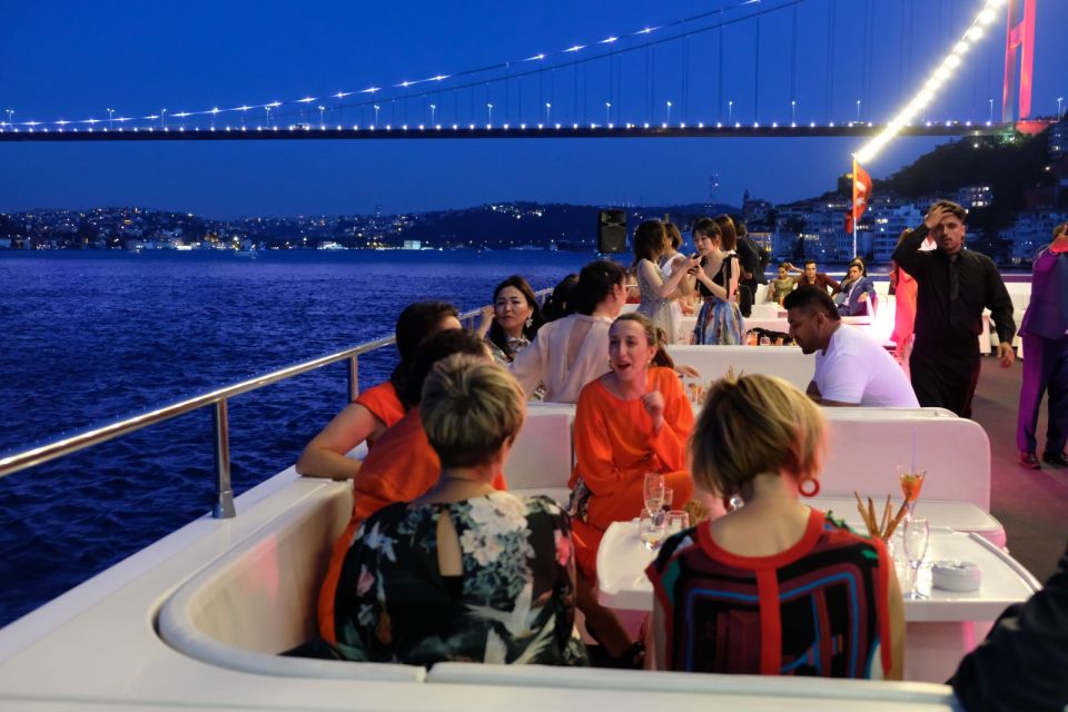 Istanbul: Bosphorus Sunset Cruise with Dinner - Getting to the boat: Kabatas meeting point, fast and simple