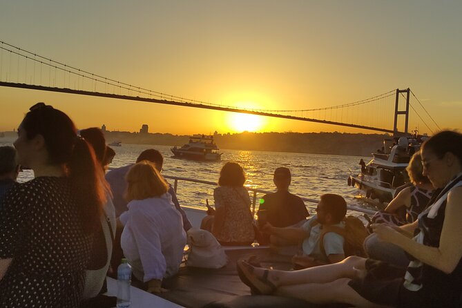 Istanbul Bosphorus Sunset Cruise with Wine on a Luxury Yacht - Meeting Point at Arap Cami (Beyoğlu): Get There Before the Light Turns