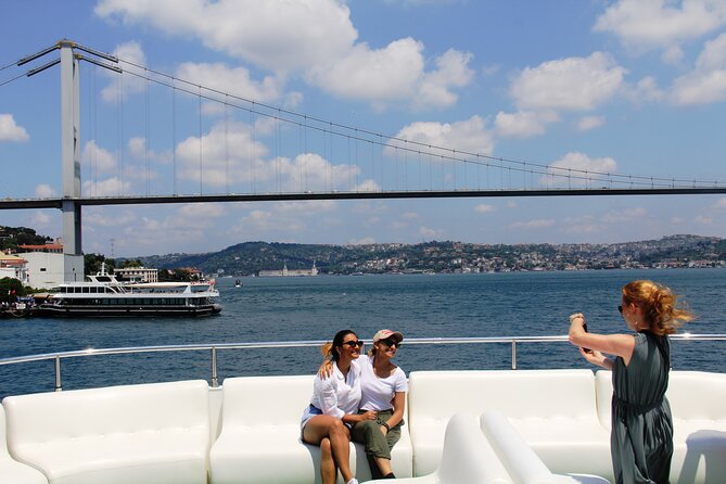 Istanbul Bosphorus Yacht Experience – Asian Side Visit in Kanlica - Galatasaray İsleti and the Power of the Straits