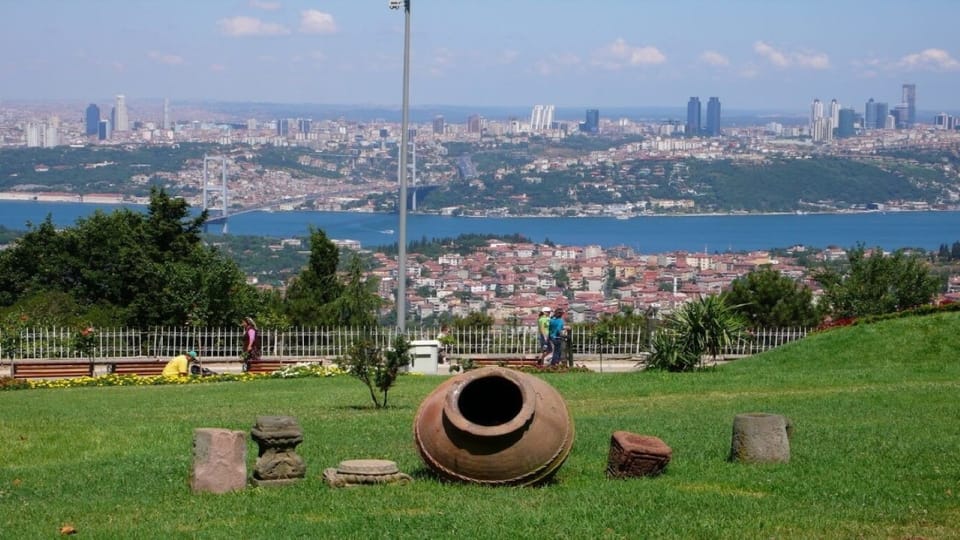 Istanbul: City Hightlights Bus Tour and Bosphorus Cruise - The Bosphorus sightseeing cruise: tea, Wi‑Fi, and a better way to see the city