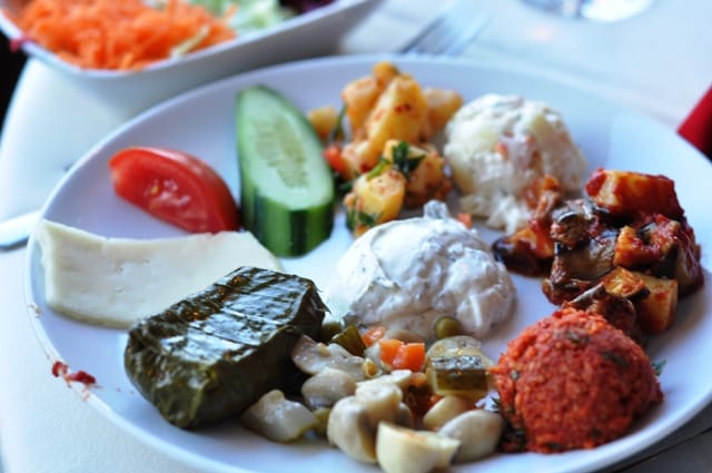 Istanbul City Sightseeing Tour & Turkish Dinner & Show - The two-hour leisure window: use it to rest, eat again, or plan photos