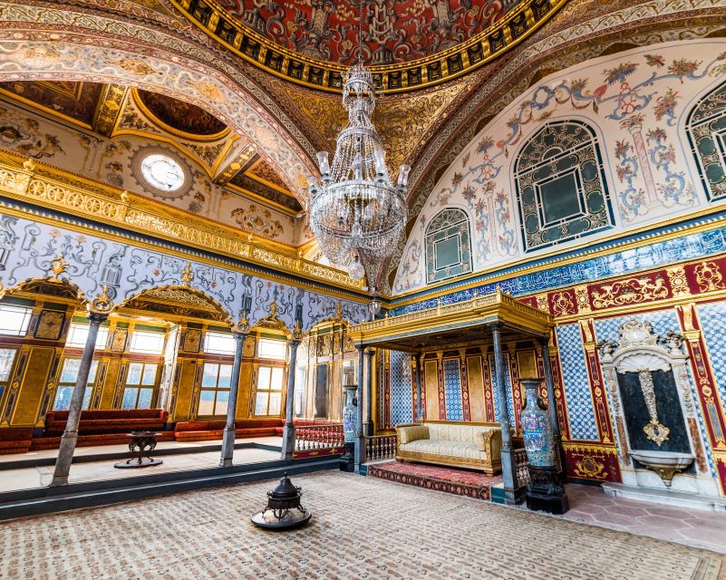 Istanbul City Walk: Blue Mosque, Old Town & Hippodrome - The 90-minute plan that helps you get bearings fast in Sultanahmet