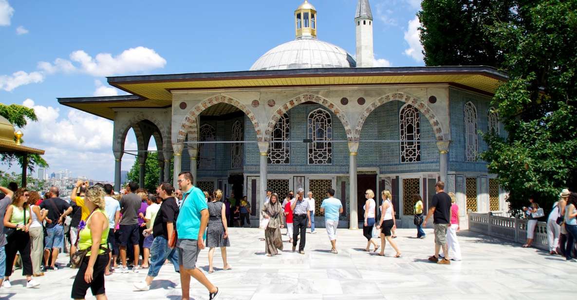 Istanbul City Walk: Blue Mosque, Old Town & Hippodrome - Entering the Blue Mosque: tiles, six minarets, and why the guide matters