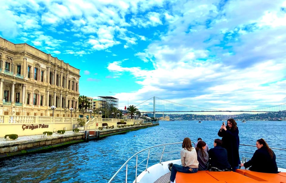 Istanbul: Daytime Bosphorus Yacht Cruise with Fruit & Snacks - Back toward Eminönü: Sarayburnu Parkı and the Golden Horn