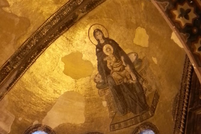 Istanbul Delights: A Journey Through Flavor and History - Ayasofya (Hagia Sophia): Dome Power and Changing Roles