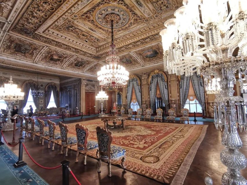 Istanbul: Dolmabahce Palace Guided Tour - Ceremonial Hall: The Chandeliers (Bohemian and Baccarat)