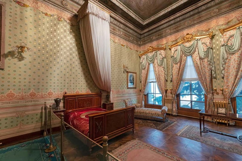 Istanbul: Dolmabahce Palace Guided Tour - Atatürk’s Presidential Residence: Where Modern Turkey Took Shape