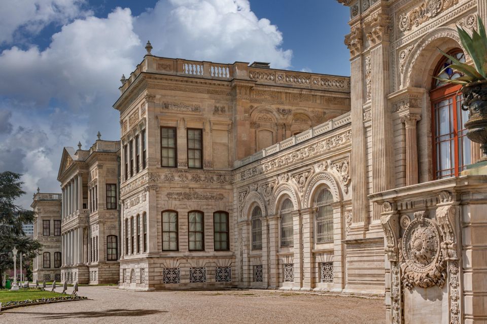 Istanbul: Dolmabahce Palace Tour and Bosphorus Yacht Cruise - Kanlıca break: yogurt as a cultural bookmark
