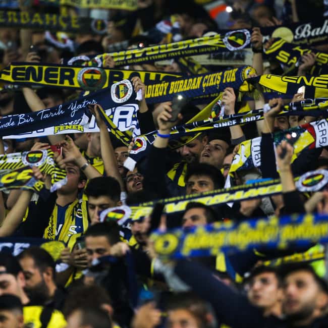 Istanbul: Enjoy a football match day experience with Local - Pre-game pubs: a quick social stop before kickoff