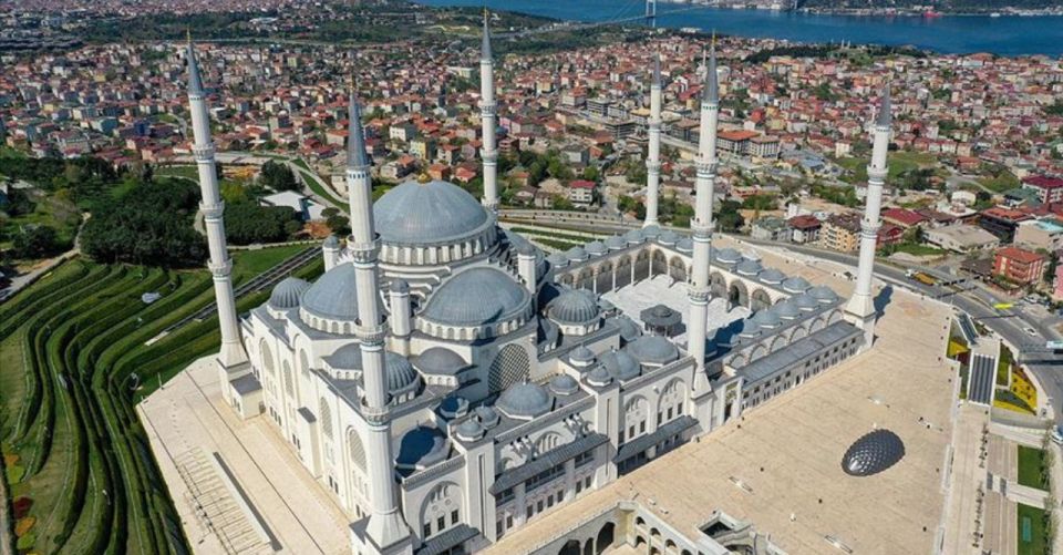 Istanbul: Europe and Asia Tour By Bus And Bosphorus Cruise - Bosphorus cruise at the end: the relaxing payoff