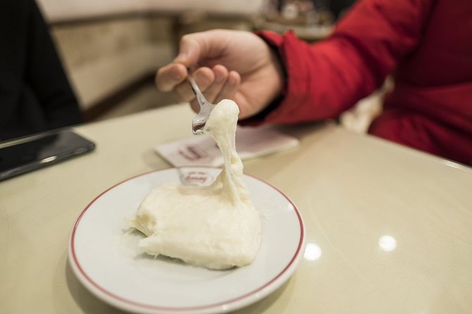 Istanbul Evening Food Tour: The Best Bites of Taksim and Karaköy - The guide difference: Tunc, Bari/Bahri, and Sinon set the tone