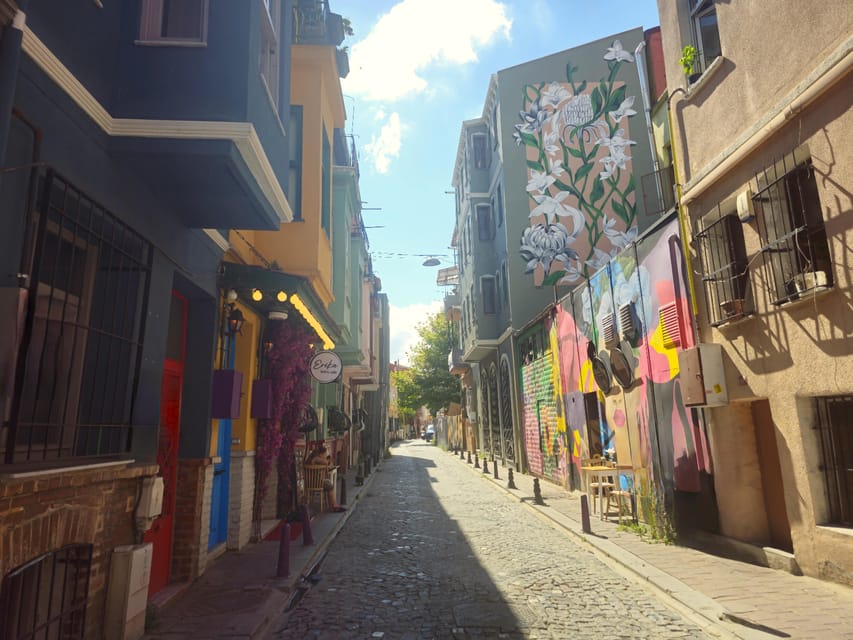 Istanbul: Fener & Balat Guided Tour through Colored Streets - Balat’s colored houses: seeing architecture as a timeline