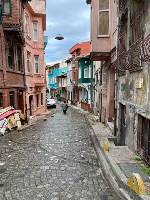 Istanbul: Fener, Balat, Old Greek and Jewish Quarter Tour - Balat: The Quiet Feeling, the Tea Break, and the Multifaith Streets