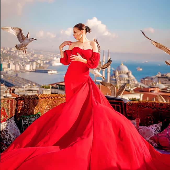 Istanbul: Flying Dress Photoshoot at Rooftop Terrace - Why a Rooftop Flying Dress Session Works in Istanbul