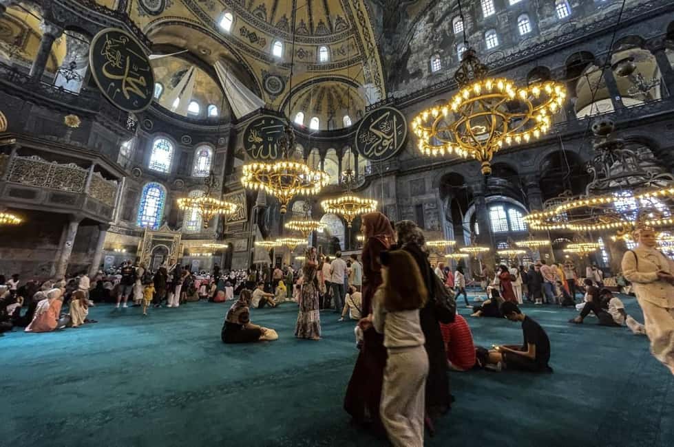 Istanbul: Full-Day Old City Tour And Sunset Bosphorus Cruise - Topkapi Palace: what you get, and what costs extra
