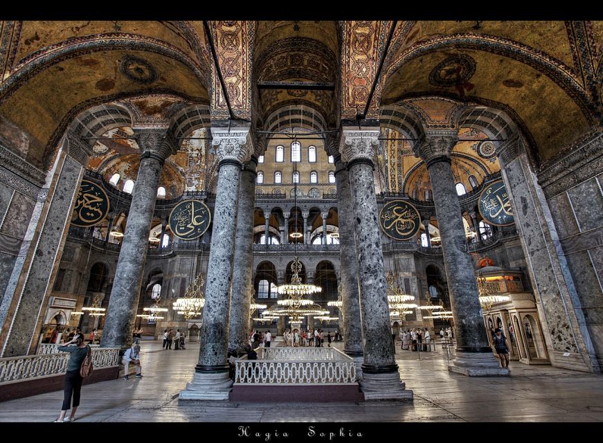 İstanbul: Full-Day Tour with Grand Bazaar - Topkapi Palace: sultan residence, Bosphorus views, and the treasury wow-factor
