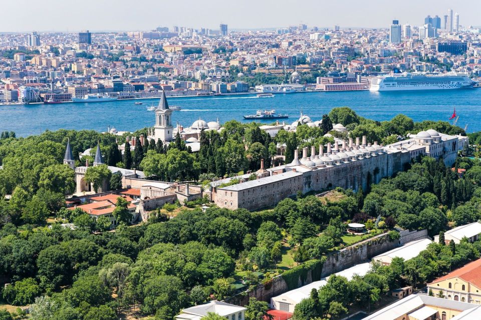 Istanbul: Guided Old City Tour and Bosphorus Sunset Cruise - Lunch by the water: a real break before the shopping surge