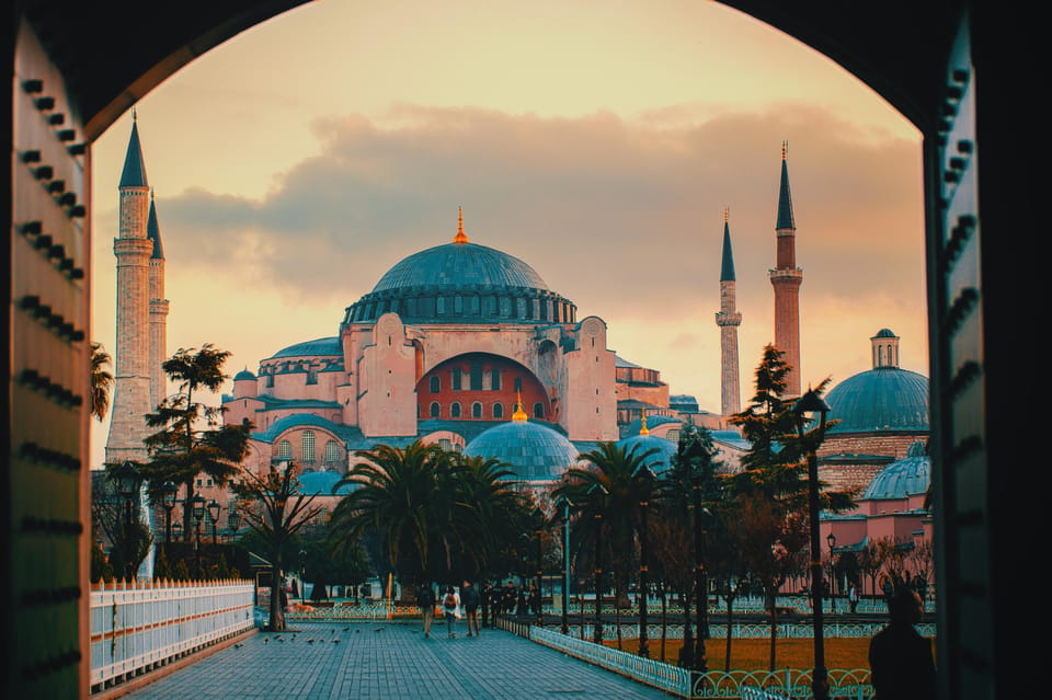 Istanbul: Hagia Sophia, Blue Mosque, & Basilica Cistern Tour - Blue Mosque (Sultan Ahmed Mosque): İznik Tiles and Worship Space (1 hour)