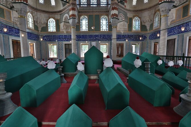 Istanbul: Hagia Sophia & Blue Mosque Guided & Small-Group Tour - Grand Bazaar: market time, but with a shop stop attached