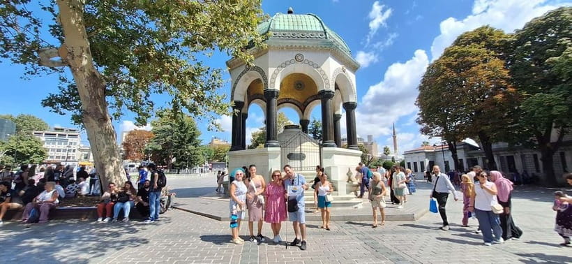 Istanbul: Hagia Sophia & Blue Mosque Tour SMALL GROUP - Hagia Sophia: what you should notice (and what the dress code forces you to do)