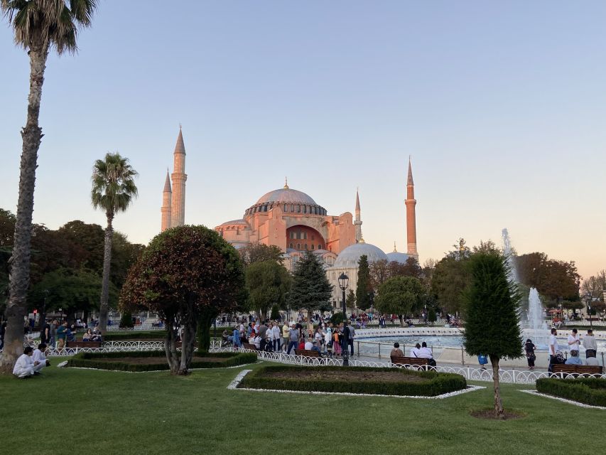 Istanbul: Half-Day Morning Hagia Sophia & Blue Mosque Tour - English guide, group size, and how to handle the pace