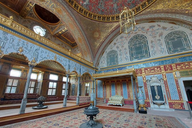Istanbul Highlights! Blue Mosque, Hagia Sophia, Topkapı and More! - Grand Bazaar area: 4,000 shops, limited time, and one scheduling reality