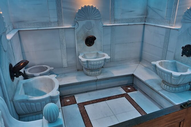 Istanbul : Historical Turkish Bath Experience in Old City - Meeting point and getting there fast (even when the door looks hidden)