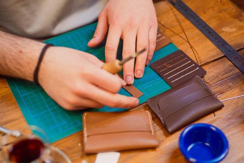 Istanbul: Leather Crafting Workshop with Snacks and Drinks - Leatherwork beats souvenir shops fast: what you make and why it matters
